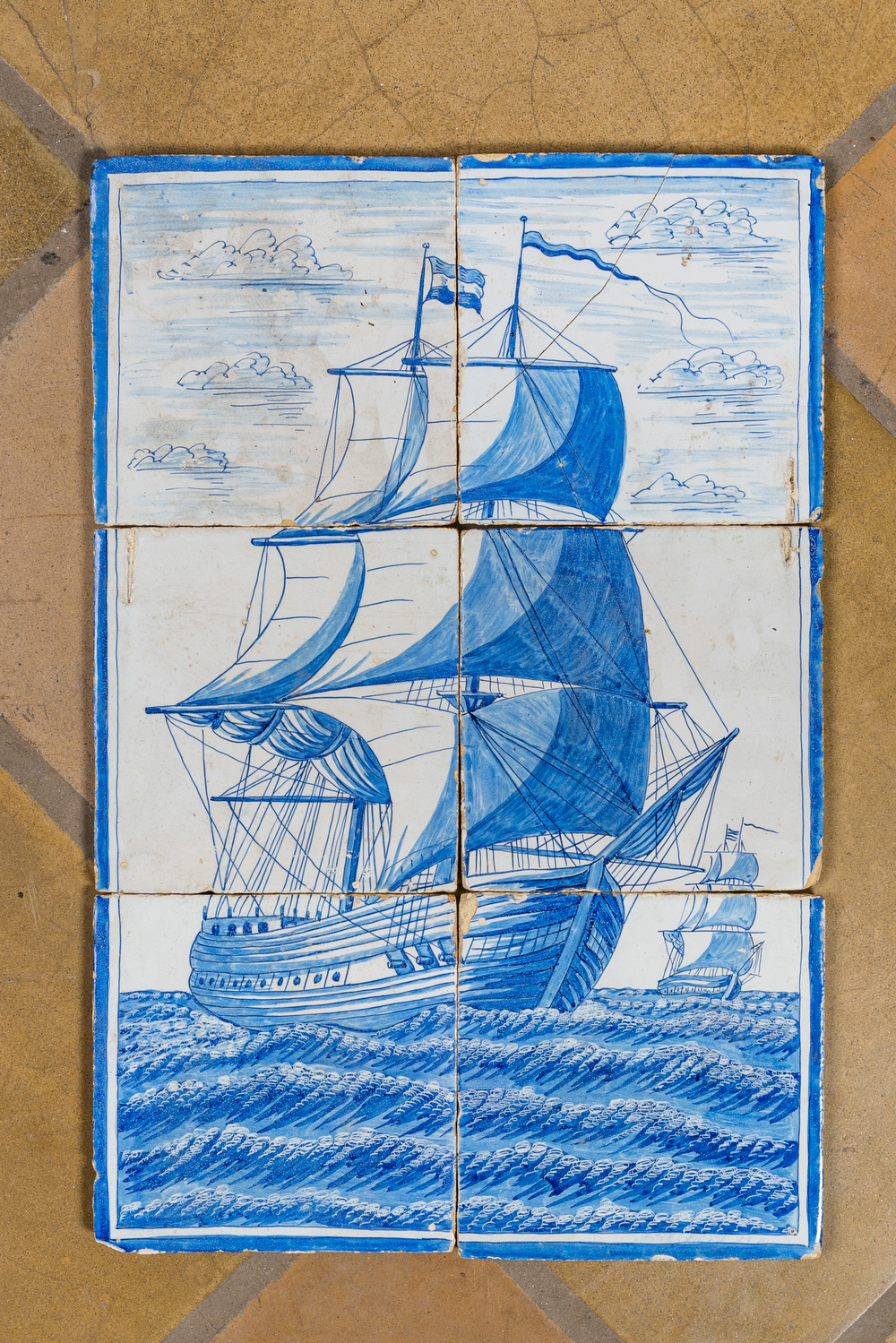 Tableau de six carreaux en fa&iuml;ence de Delft en bleu et blanc &agrave; d&eacute;cor d'un navire deux-m&acirc;ts, 19&egrave;me