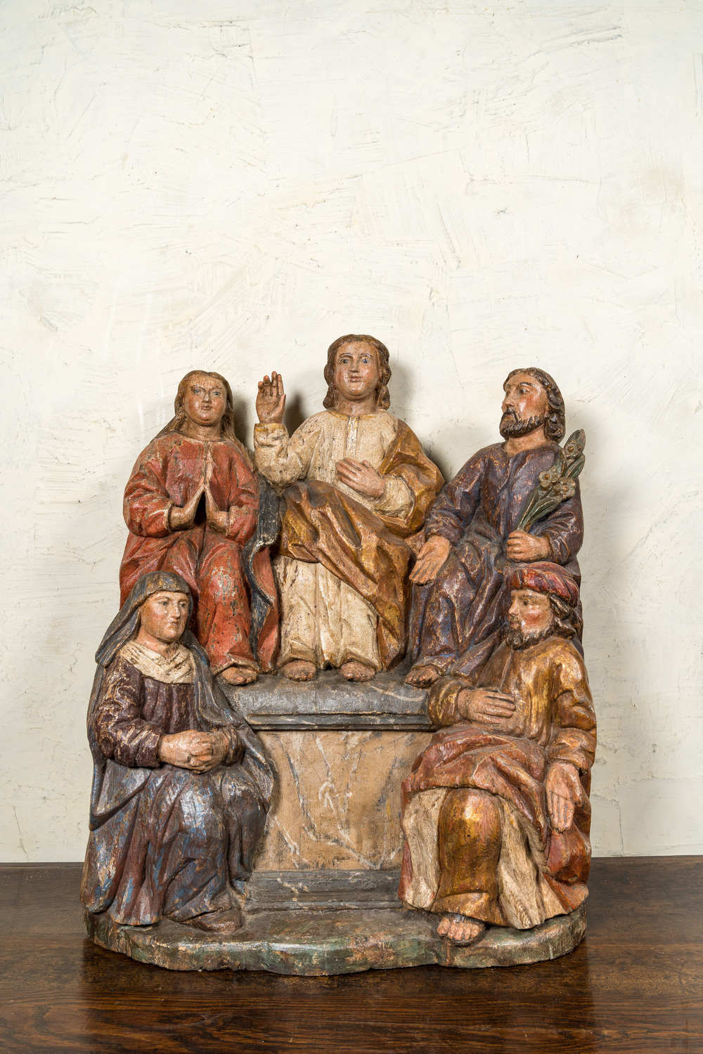 El&eacute;ment de retable figurant la 'Sainte Parent&eacute;' en r&eacute;sineux sculpt&eacute; et polychrom&eacute;, Espagne, 17&egrave;me