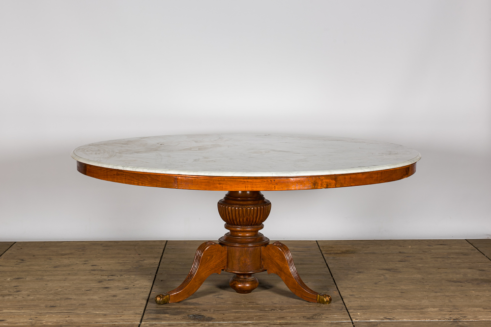 Une table tripod de style Louis Philippe &agrave; plateau en marbre blanc, France, 19&egrave;me