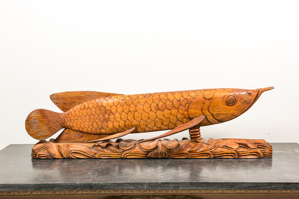 Grand poisson en bois sculpt&eacute;, Indon&eacute;sie, 1&egrave;re moiti&eacute; du 20&egrave;me