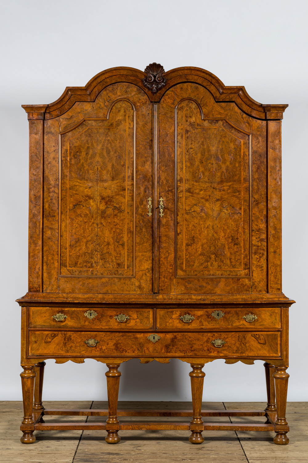 A Dutch baroque burl wood veneered two-door cabinet, 18th C.