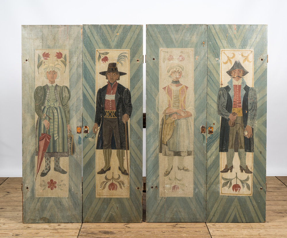 Vier vermoedelijk Duitse polychrome houten panelen met diverse personages, 19/20e eeuw
