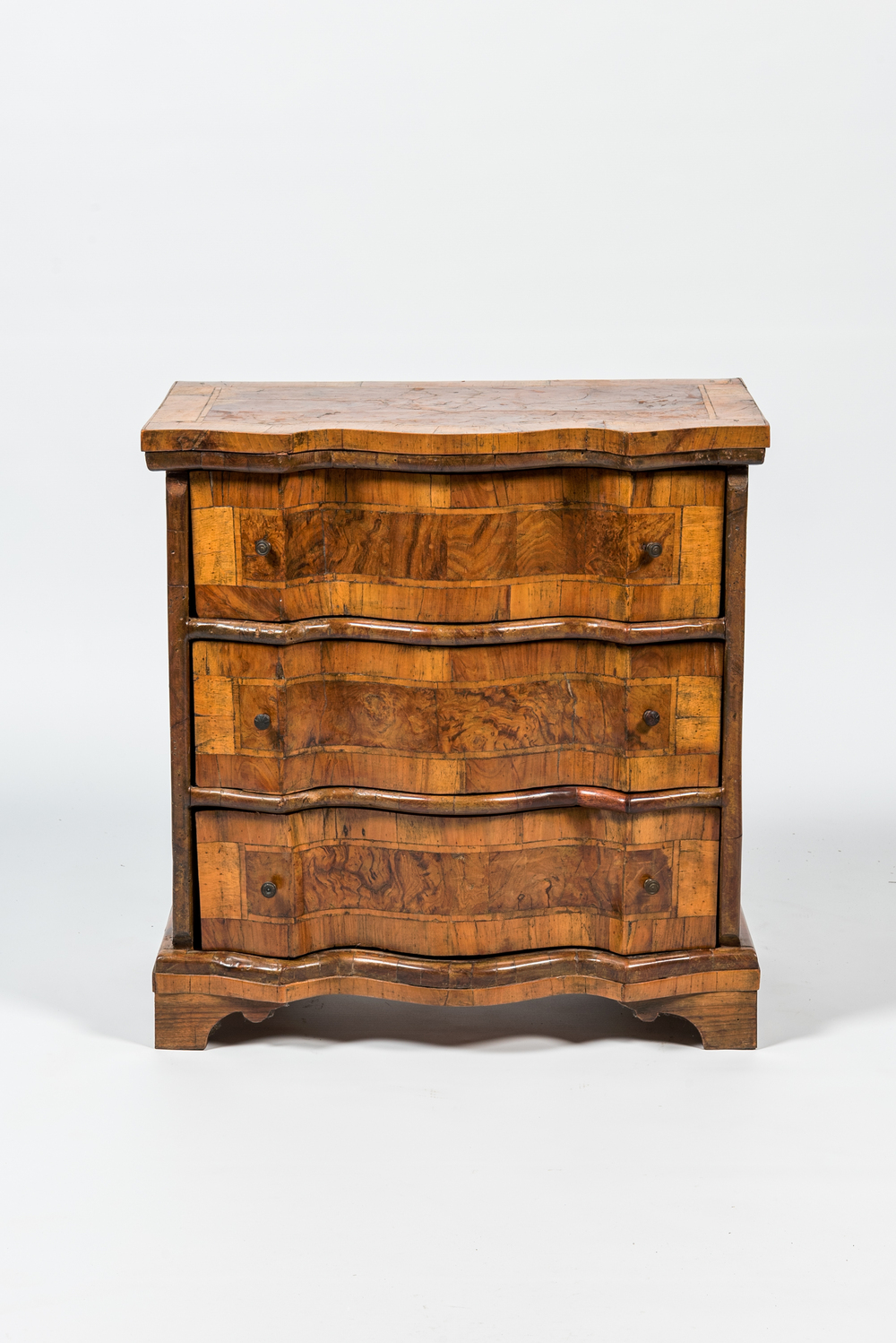 A rare small 'master proof' chest of drawers in walnut and burr wood veneer, 18th C.