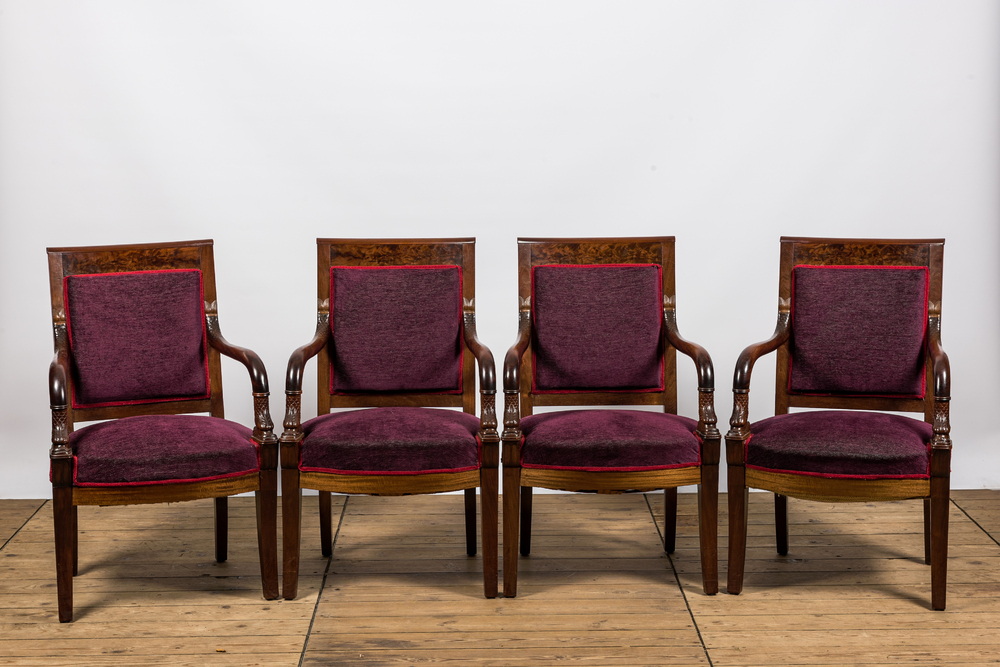 Quatre fauteuils de style Directoire &agrave; capitonnage violet, France, 19&egrave;me