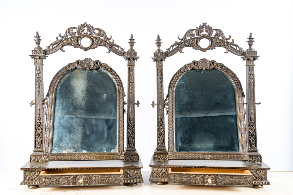 Paire de miroirs en bois patin&eacute; de style n&eacute;o-classique, France, 19&egrave;me