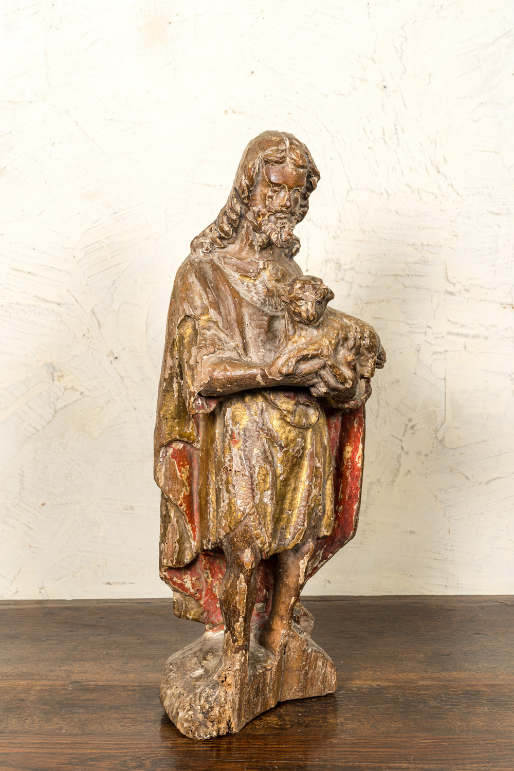 Saint Jean-Baptiste portant l'agneau en noyer sculpt&eacute;, polychrom&eacute; et dor&eacute;, milieu du 16&egrave;me