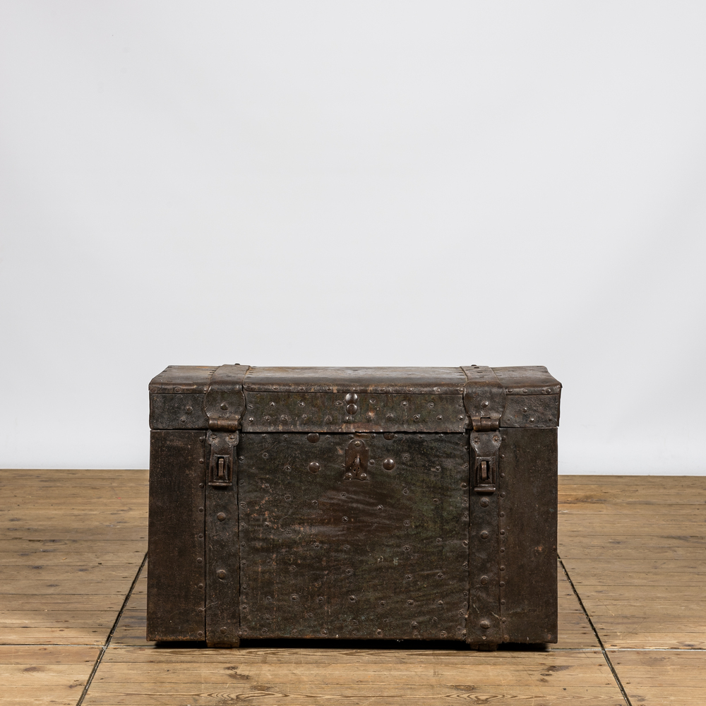 An iron-mounted wooden trunk with interior compartments, 17/18th C.