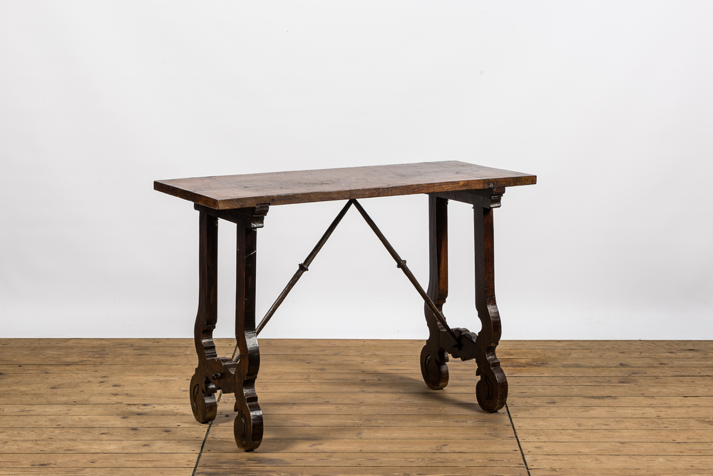 Table en noyer et fer forg&eacute;, 19&egrave;me