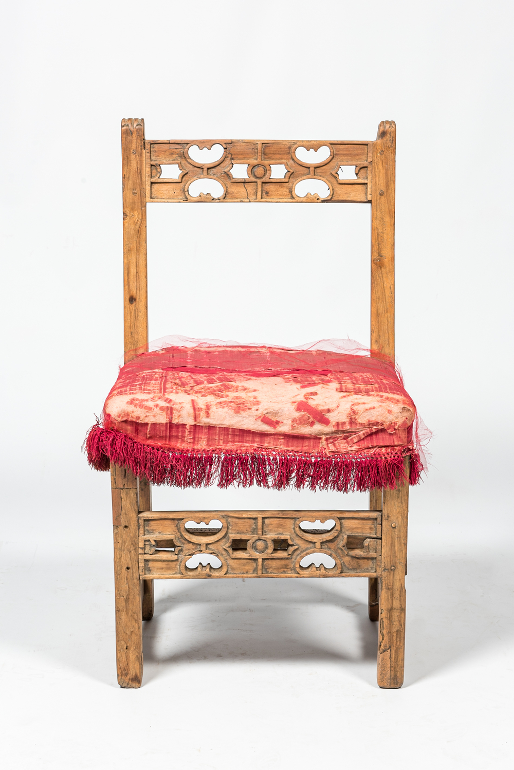 A small elmwooden chair, 17th C.