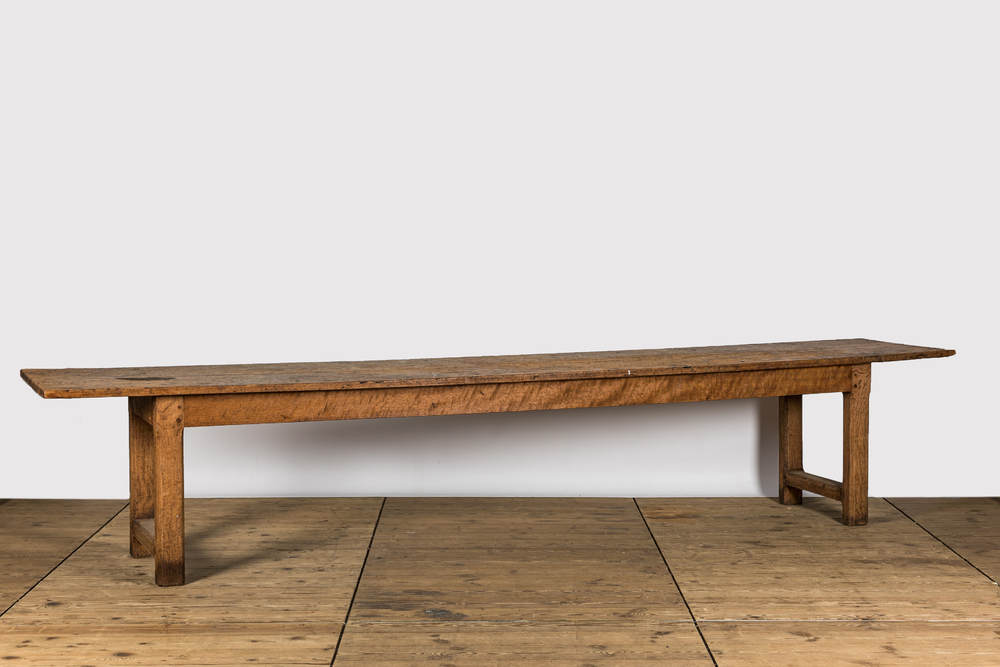 A long low oak wooden table, 17/18th C.