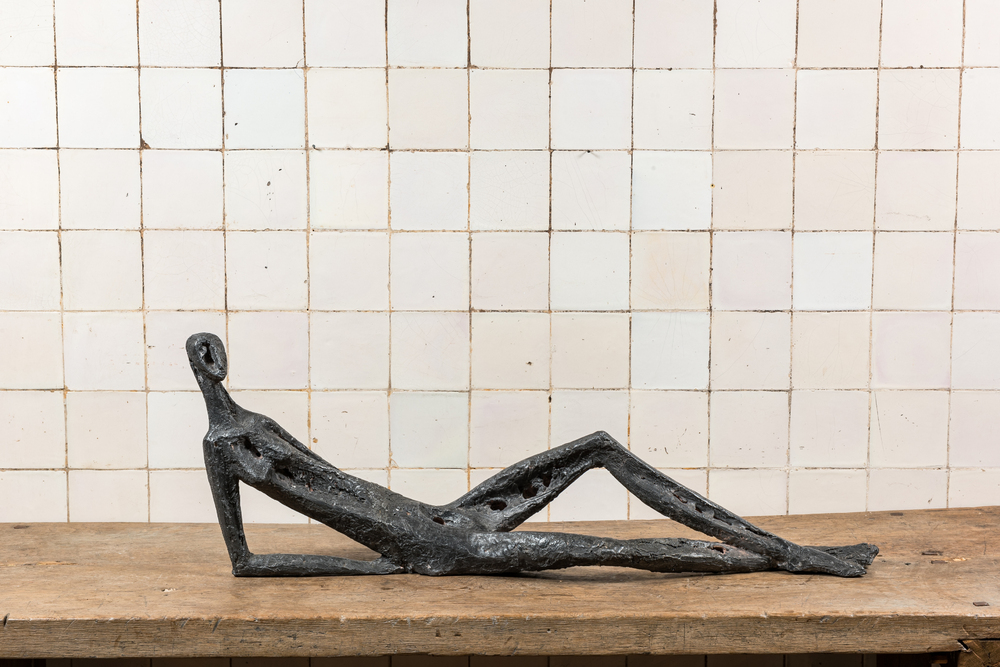 Andr&eacute; Fricx (1928): Reclining nude, patinated bronze, 20th C.