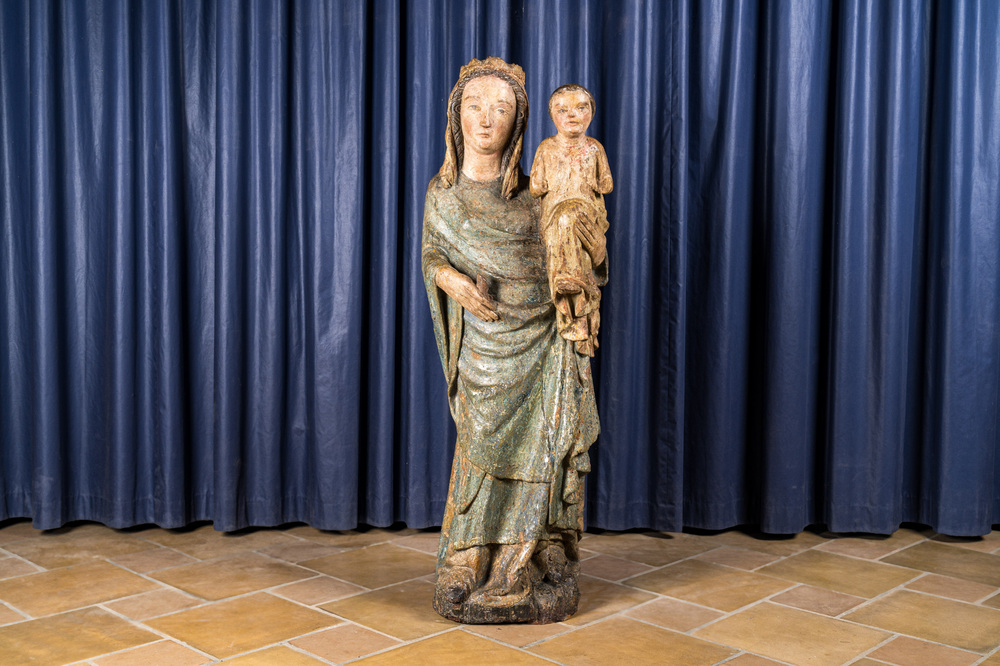 Een polychrome eikenhouten Madonna met Kind, 16e eeuw