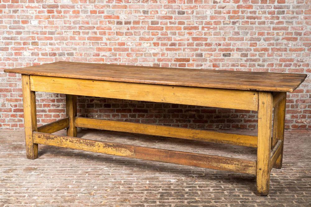 A long working table from a textile workshop in painted pine, 19/20th C.