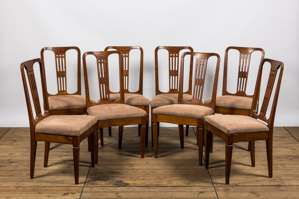 Huit chaises de salle &agrave; manger en ch&ecirc;ne, vers 1900