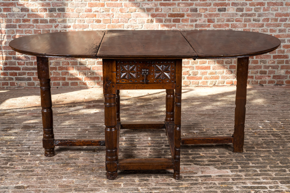 A Spanish wooden double gate leg table, 17th C.