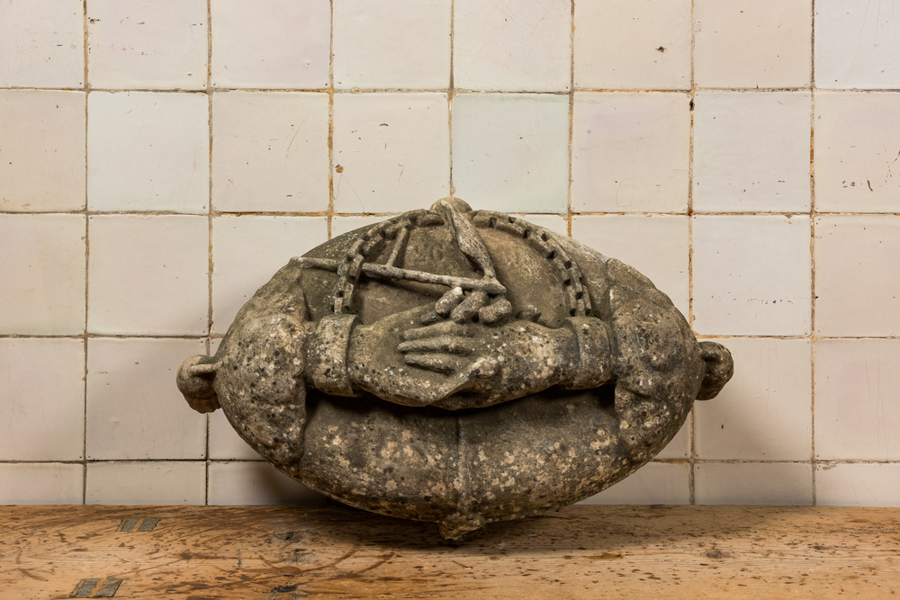 A marble tomb ornament depicting the eternal union, 19th C.