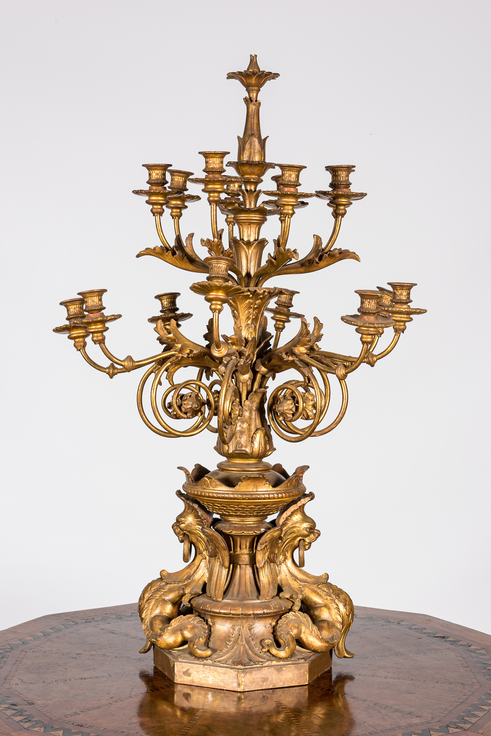 An impressive gilt wooden candlestick with gilt bronze sockets, 19/20th C.