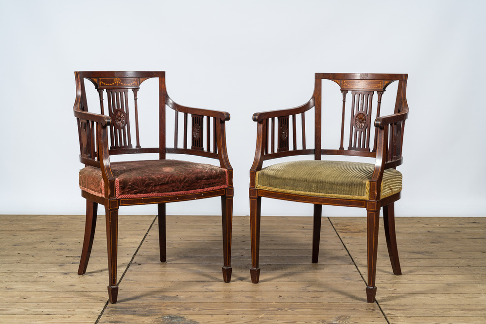 Paire de fauteuils de style n&eacute;o-classique en acajou et marqueterie, Angleterre, 19&egrave;me