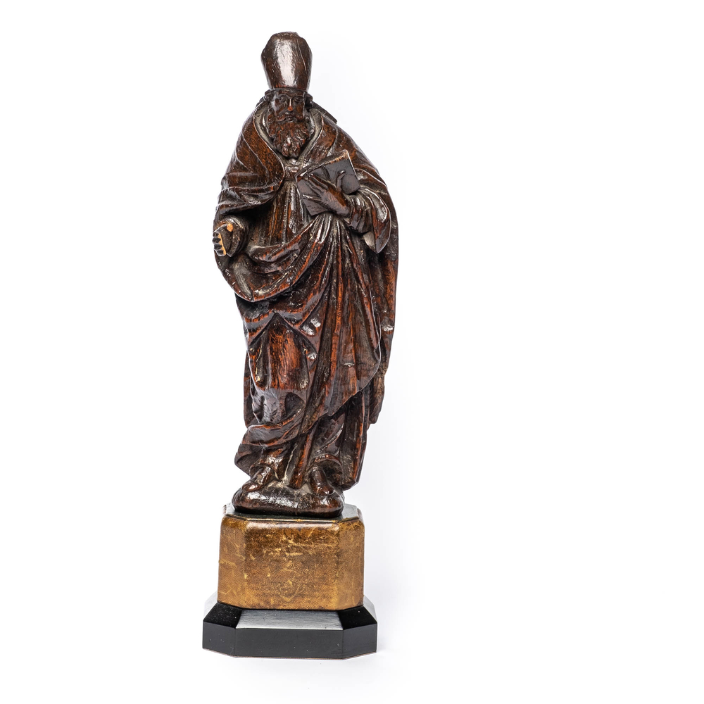 Saint &eacute;v&ecirc;que en ch&ecirc;ne sculpt&eacute;, 17&egrave;me