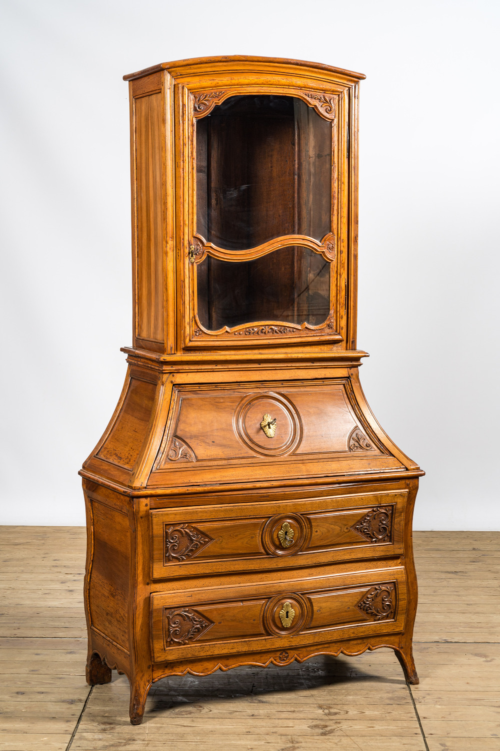A walnut display secretaire, 2nd half of the 18th C.
