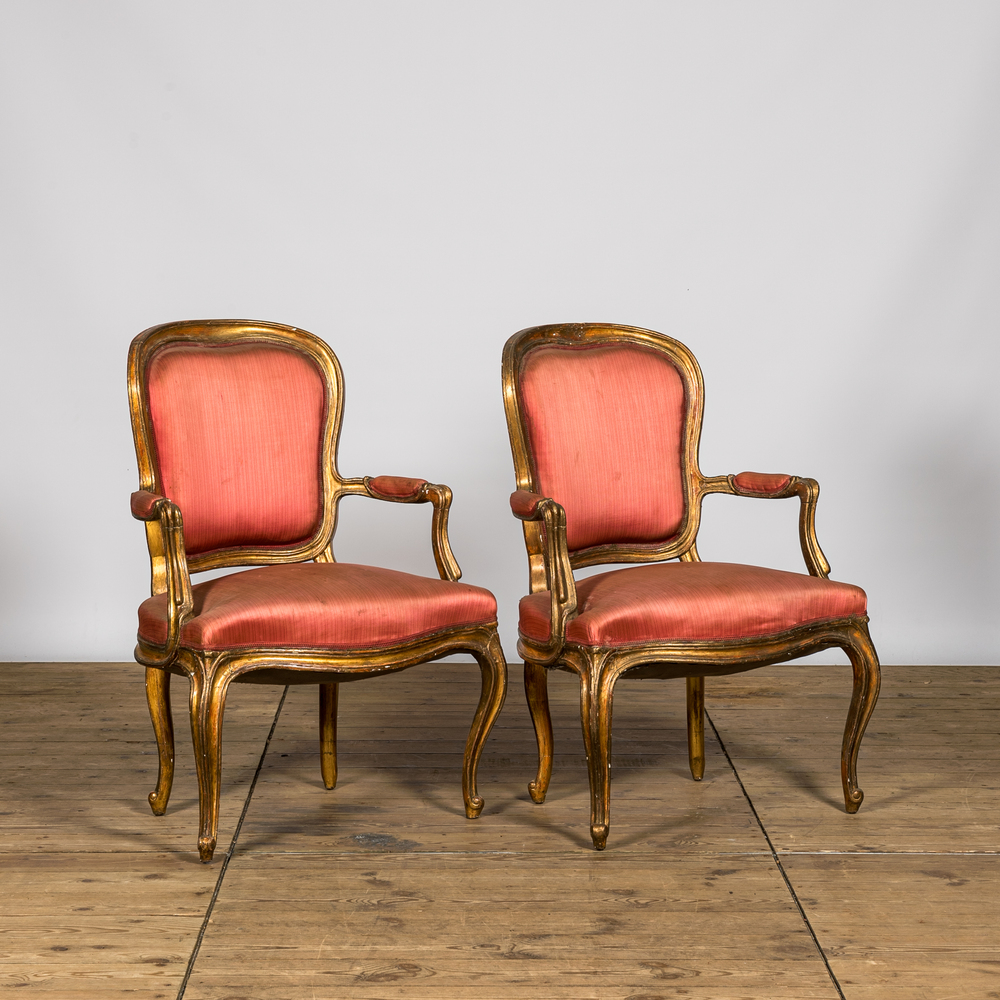 Deux fauteuils de style Louis XV en bois dor&eacute;, 19&egrave;me
