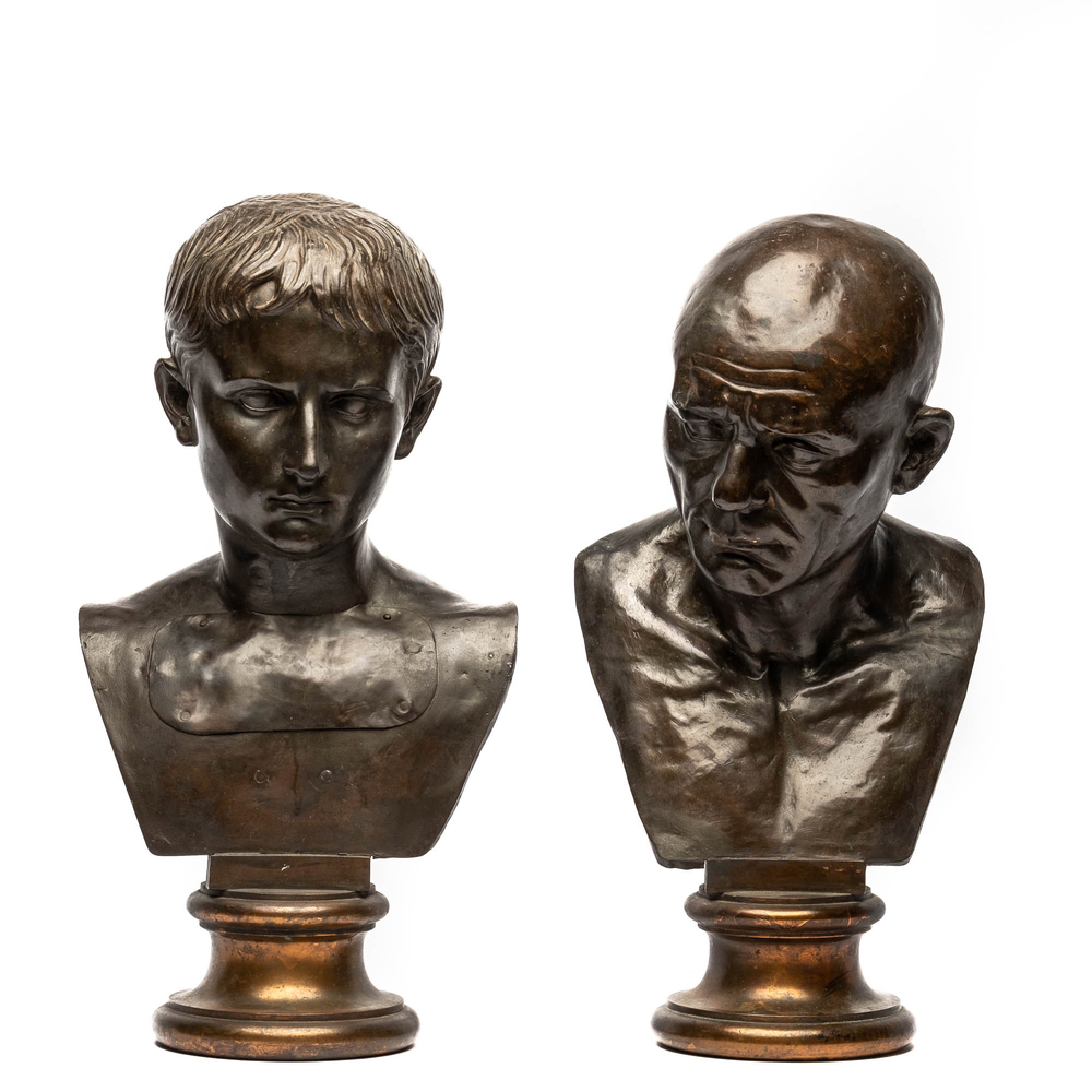 Een paar bronsgepatineerde koperen mannenbustes naar antieke voorbeelden, wellicht Itali&euml;, 19/20e eeuw