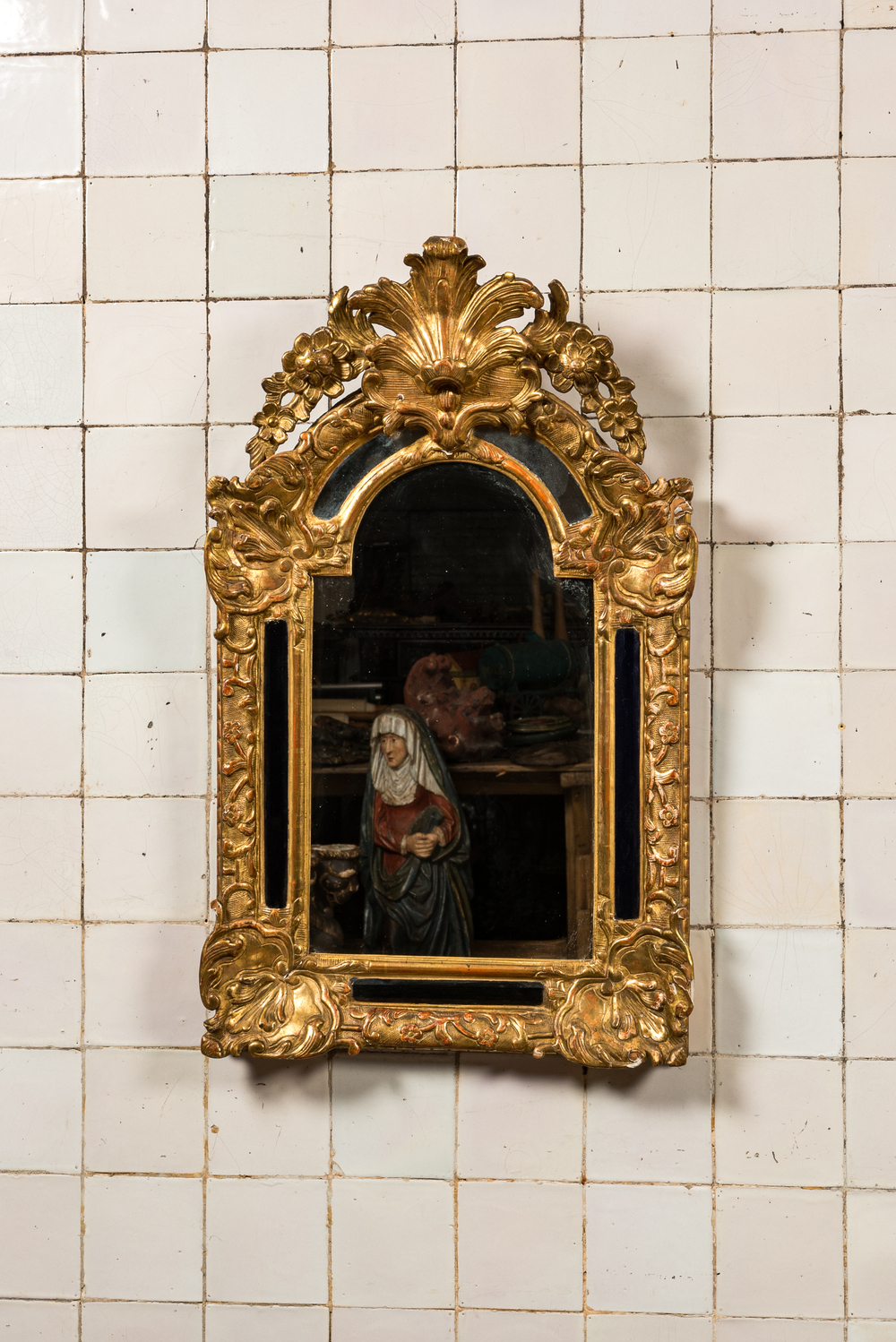 Miroir de style Louis XV en bois sculpt&eacute; et dor&eacute;, France, 19&egrave;me