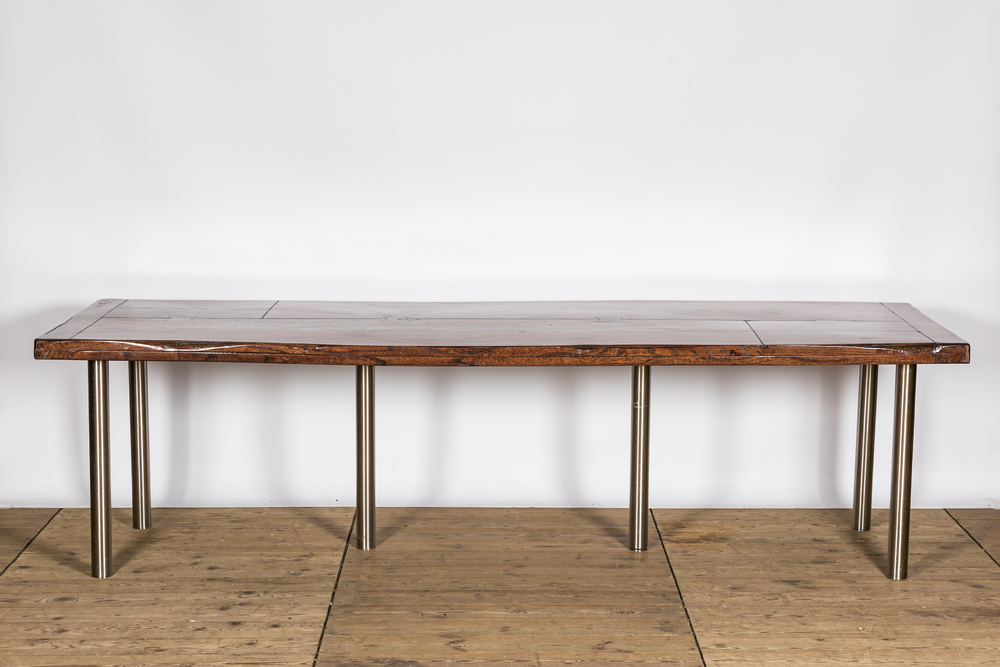 Table en bois laqu&eacute; sur pieds en m&eacute;tal, 20&egrave;me