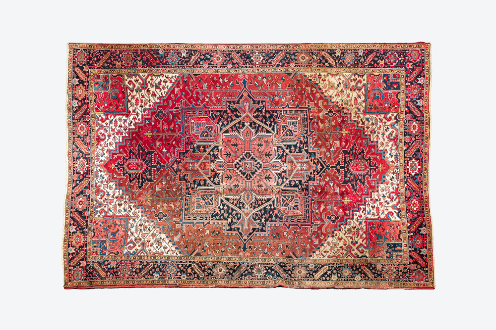 A large rectangular ornamental Heriz rug, 1st half 20th C.