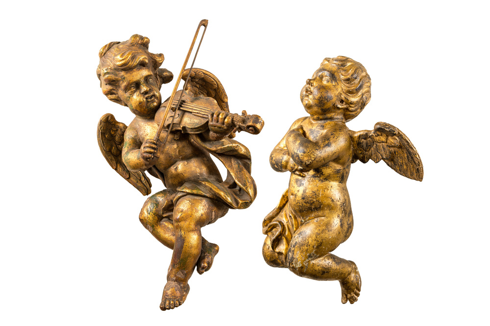 Two gilt wooden angels of which one plays a violin, 19th C.