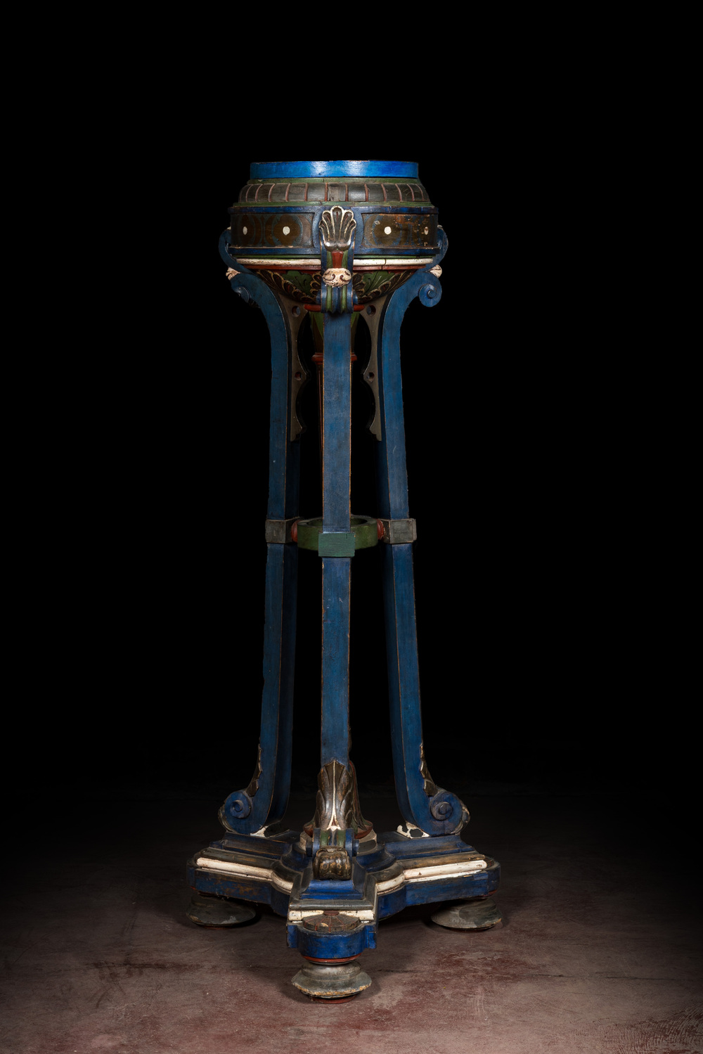 A large polychromed wooden Art Nouveau pedestal, 1st half 20th C.