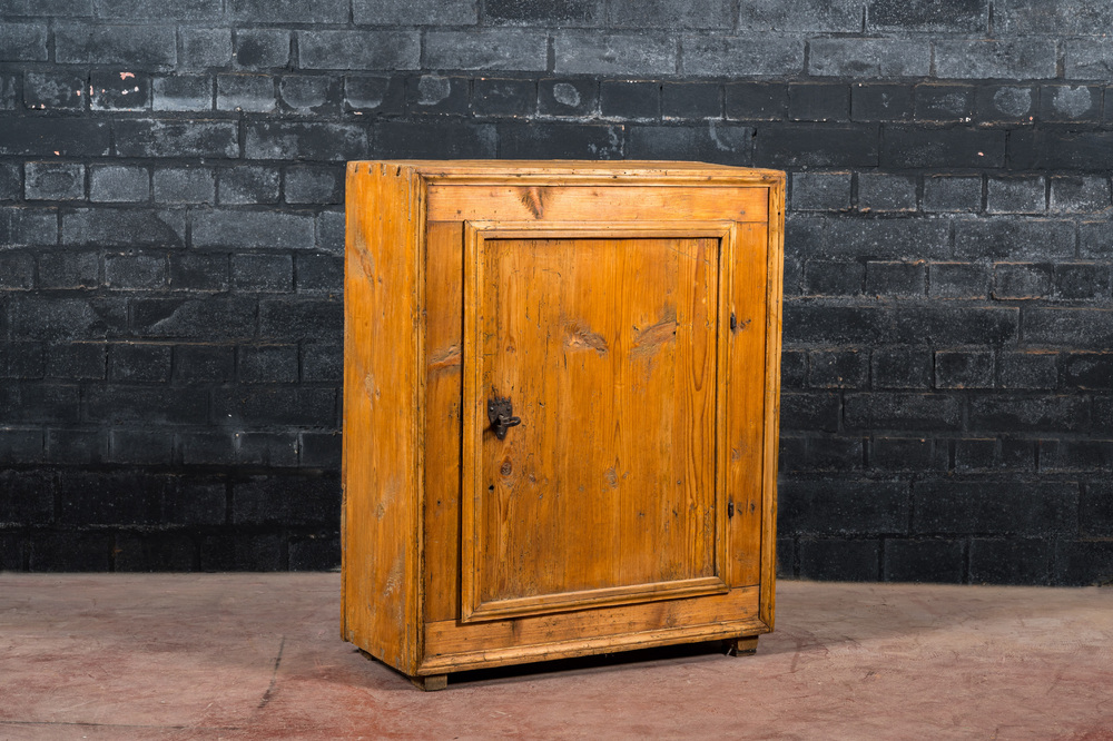 Armoire &agrave; une porte en pin, 18&egrave;me