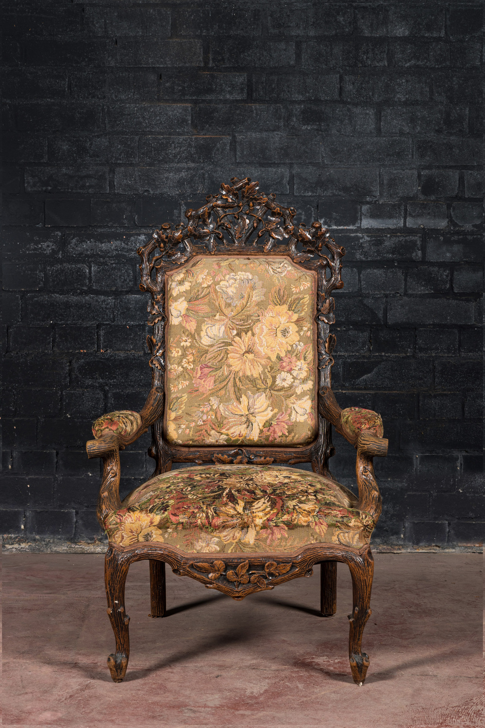 A Black Forest wooden armchair with acorns and oak leafs, 19th C.