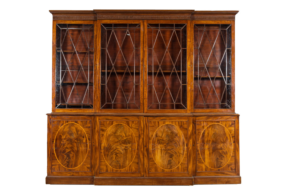 A large English magohany four-door break fronted library bookcase, 19th C.