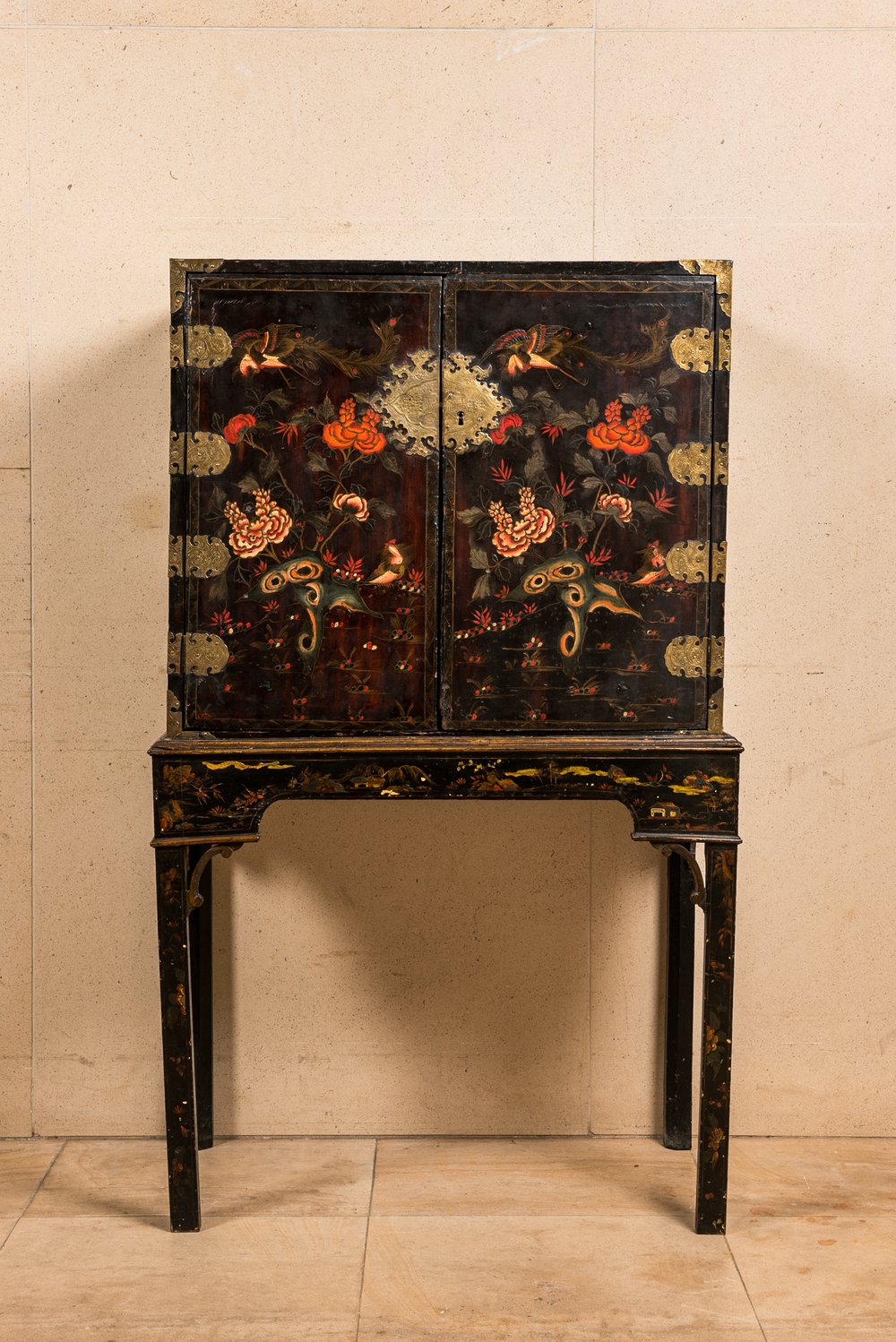 An English lacquered and painted chinoiserie cabinet on stand, 19th C.