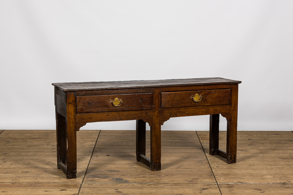 An English oak wooden side table, 18th C.