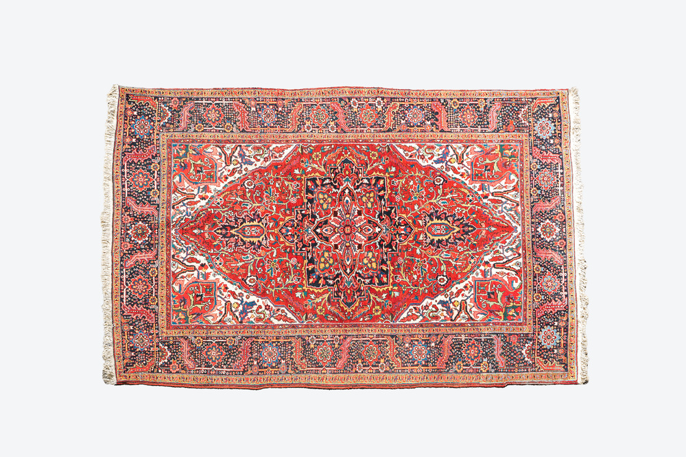 A large rectangular ornamental Heriz rug, 1st half 20th C.