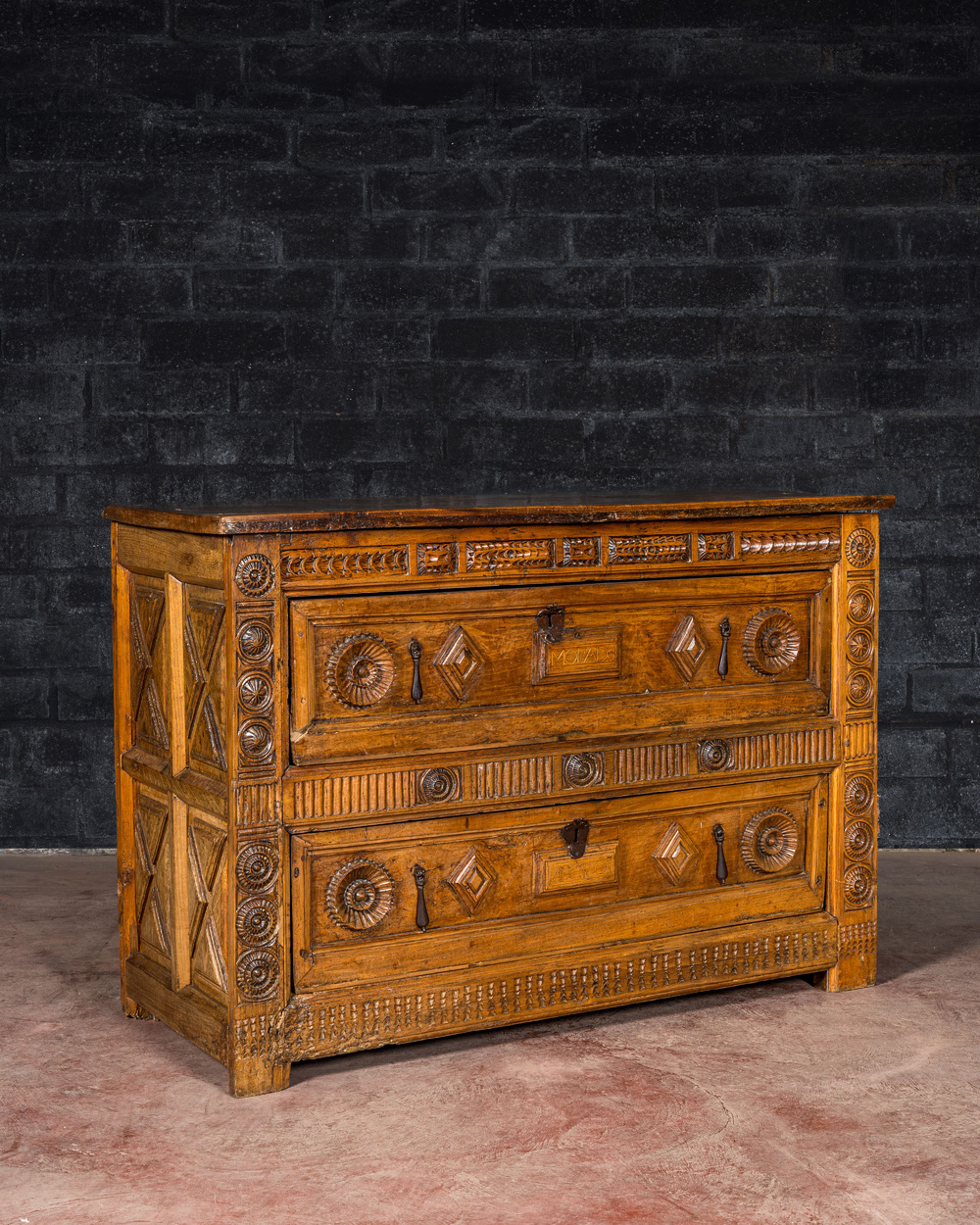 A Spanish walnut chest of drawers, 17th C.