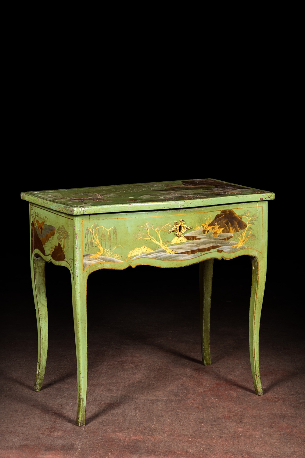 A French chinoiserie coiffeuse or dressing table, 19th C.