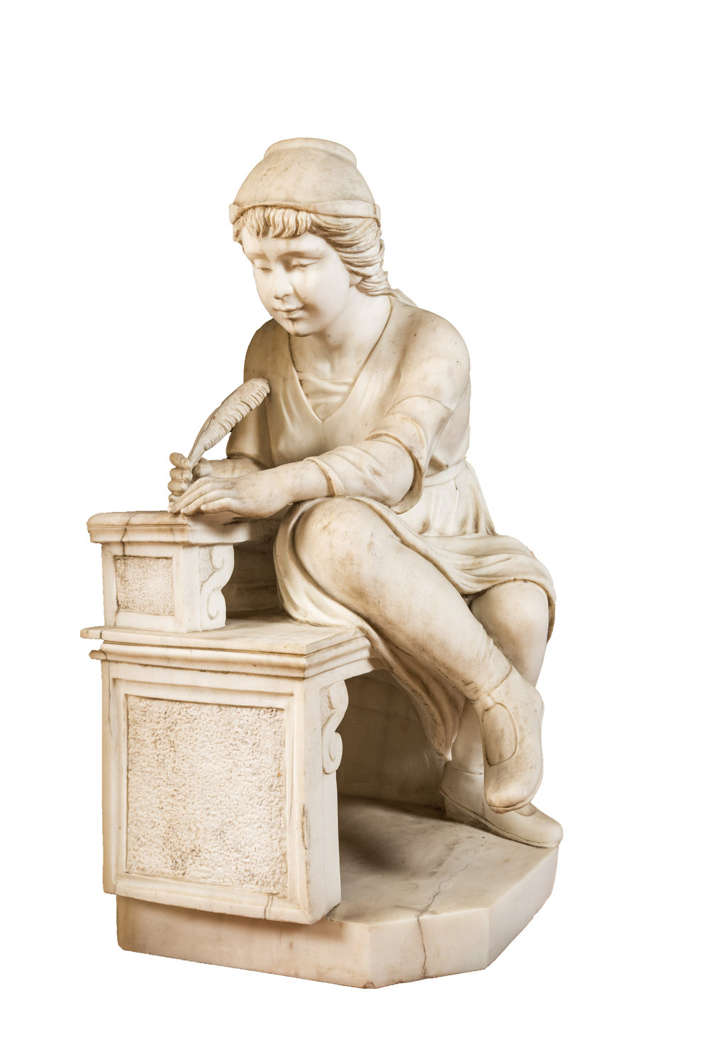 Grande sculpture en marbre blanc d'une jeune femme &eacute;crivant, Italie, 1&egrave;re moiti&eacute; du 20&egrave;me