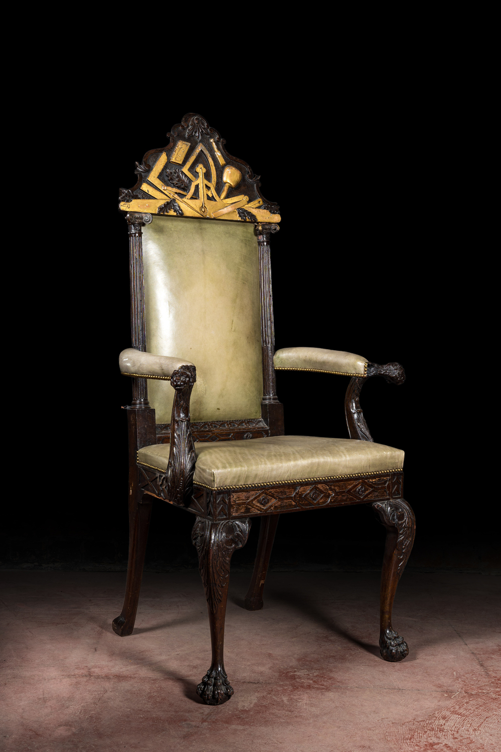 An impressive English partly gilt wooden masonic throne chair with leather upholstery, 19th C.