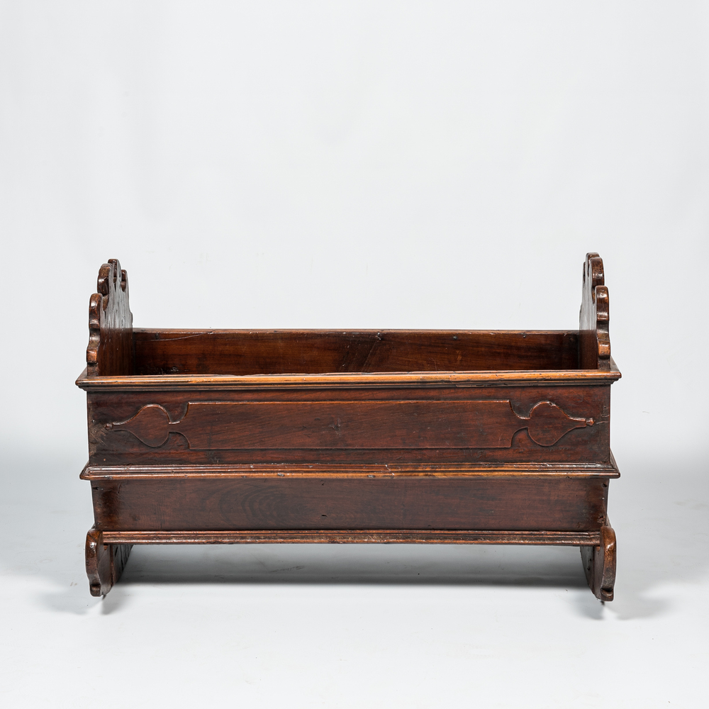 A French wooden crib, 18th C.