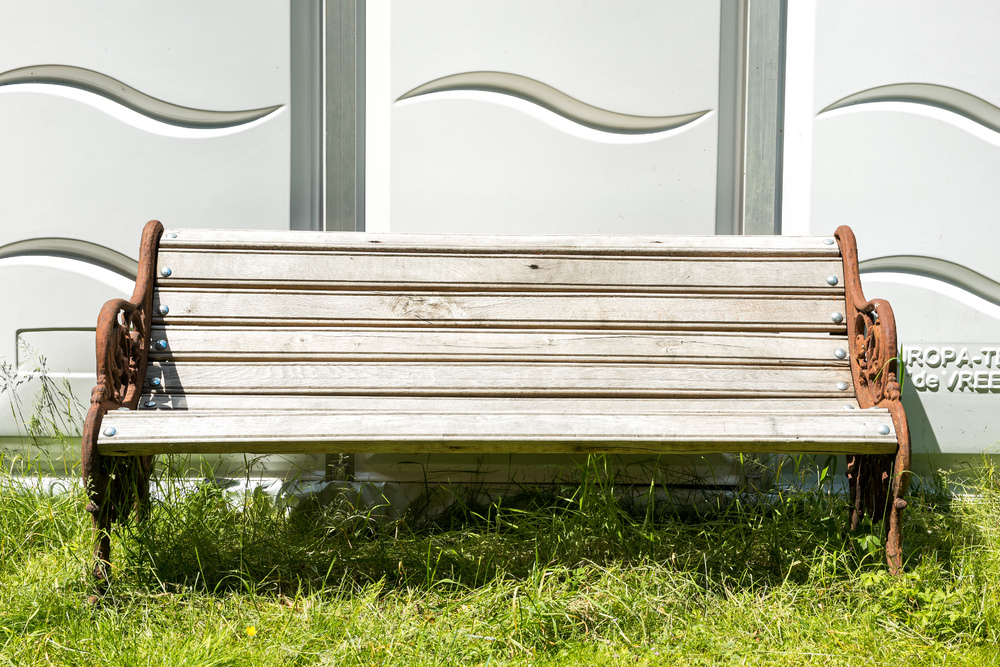 A cast iron and wooden garden bench, 20th C.