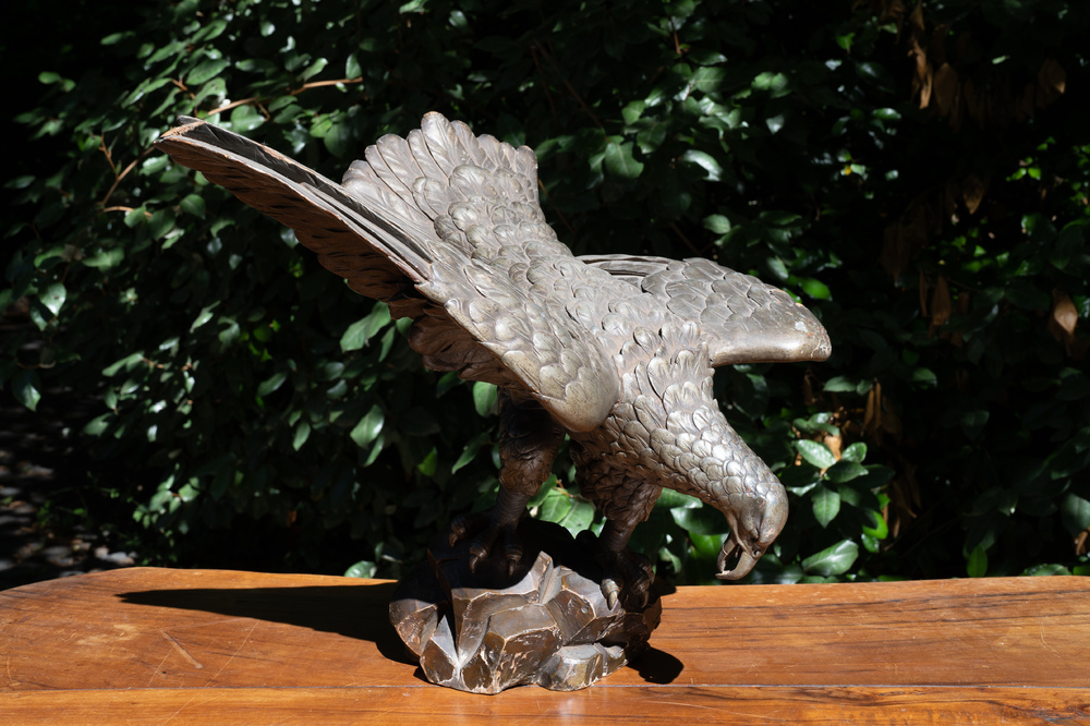 A patinated wood sculpture of an American eagle, 19/20th C.