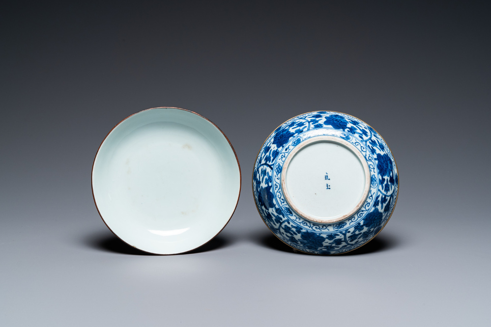 A pair of Chinese blue and white 'Bleu de Hue' plates for the Vietnamese market, Ngoan Ngoc mark, 19th C.