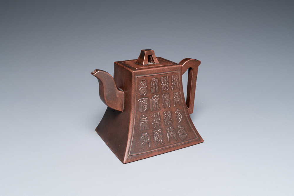 A Chinese Yixing stoneware teapot and cover, Wen Ben Cang Hu 問本藏壺 mark, Republic