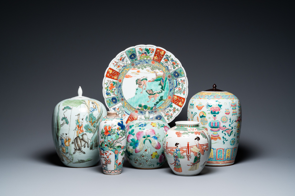 Three Chinese famille rose vases, two famille verte vases and a dish, 19/20th C.