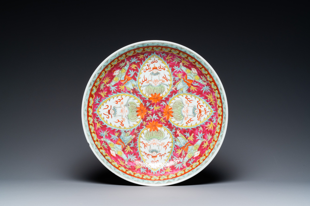 Plat en porcelaine de Chine Bencharong pour le march&eacute; thai, marque de Yongzheng, 19&egrave;me