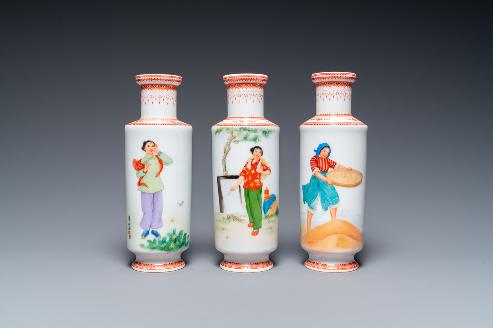 Trois vases en porcelaine de Chine &agrave; d&eacute;cor de la R&eacute;volution Culturelle, sign&eacute;s Zhang Wenchao 章文超 et Wu Kang 吳康