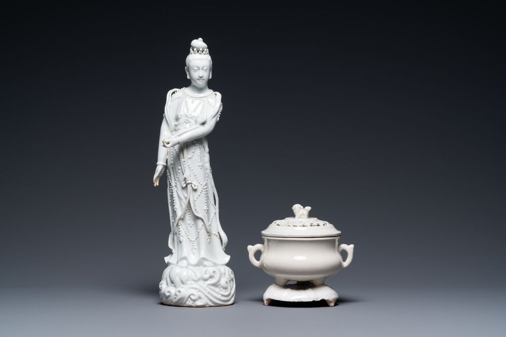 Br&ucirc;le-parfum et figure de Guanyin en porcelaine blanc de Chine de Dehua, 18/19&egrave;me